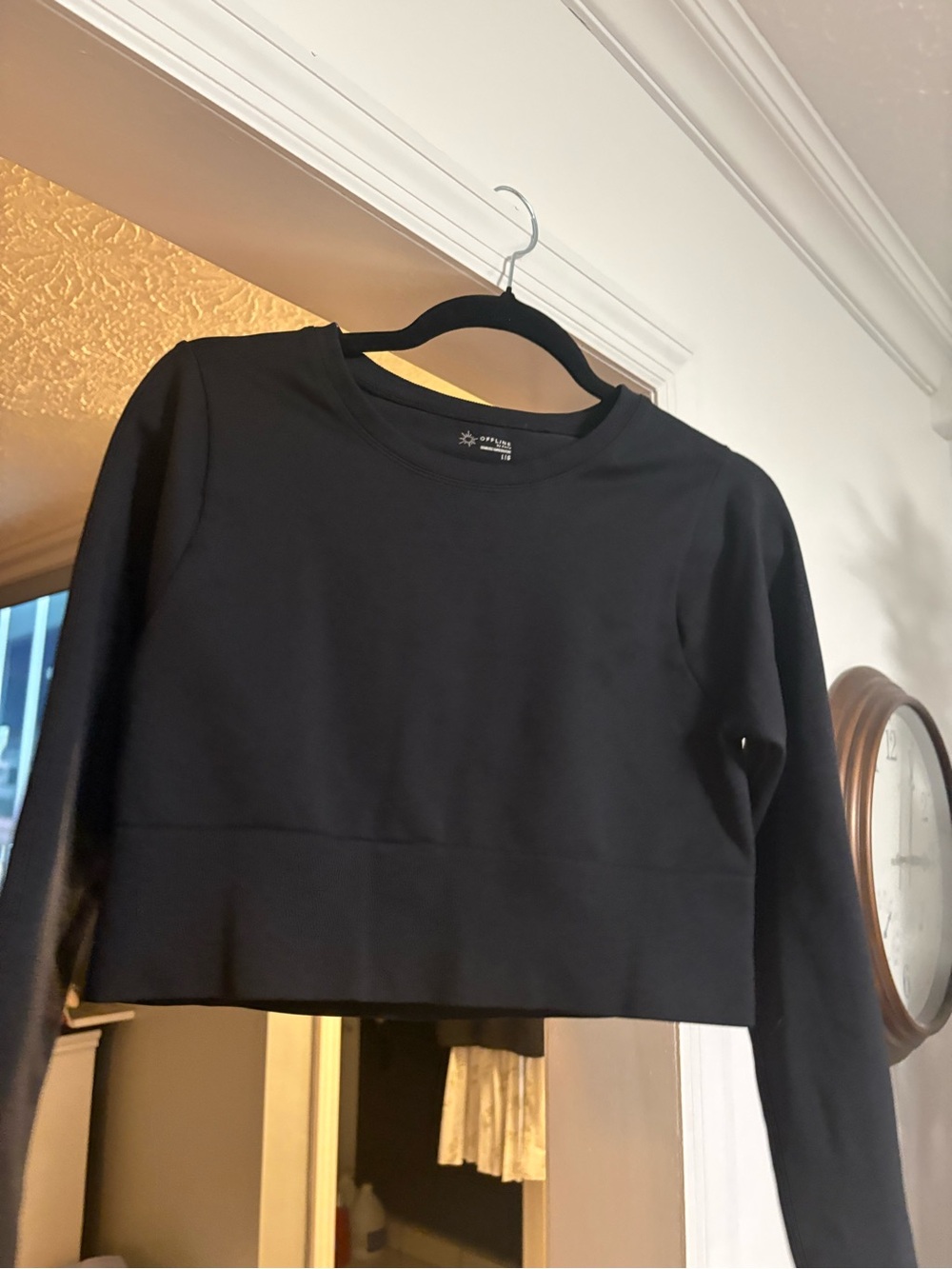Off line by aerie Black Long-Sleeve Cropped Crew Top large